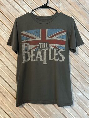 The Beatles Grey Tee Red & Blue Flag Graphic Music Band T Shirt Short Sleeve